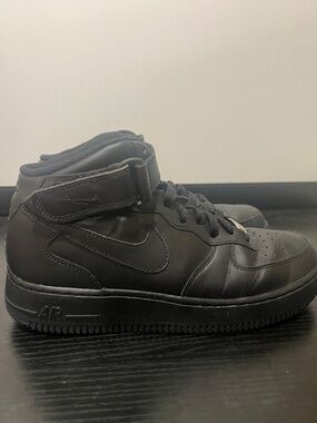 SIZE 7.5 MEN - Nike Air Force 1 Mid 07 Triple Black
